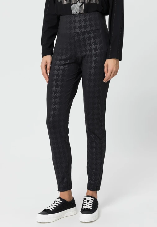 TUZZI nohavice čierne s potlačou BLACK&WH